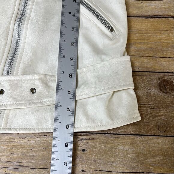 Pretty Little Thing Size 2 Relaxed Women’s Faux leather Motorcycle Jacket  NWOT - Picture 12 of 16